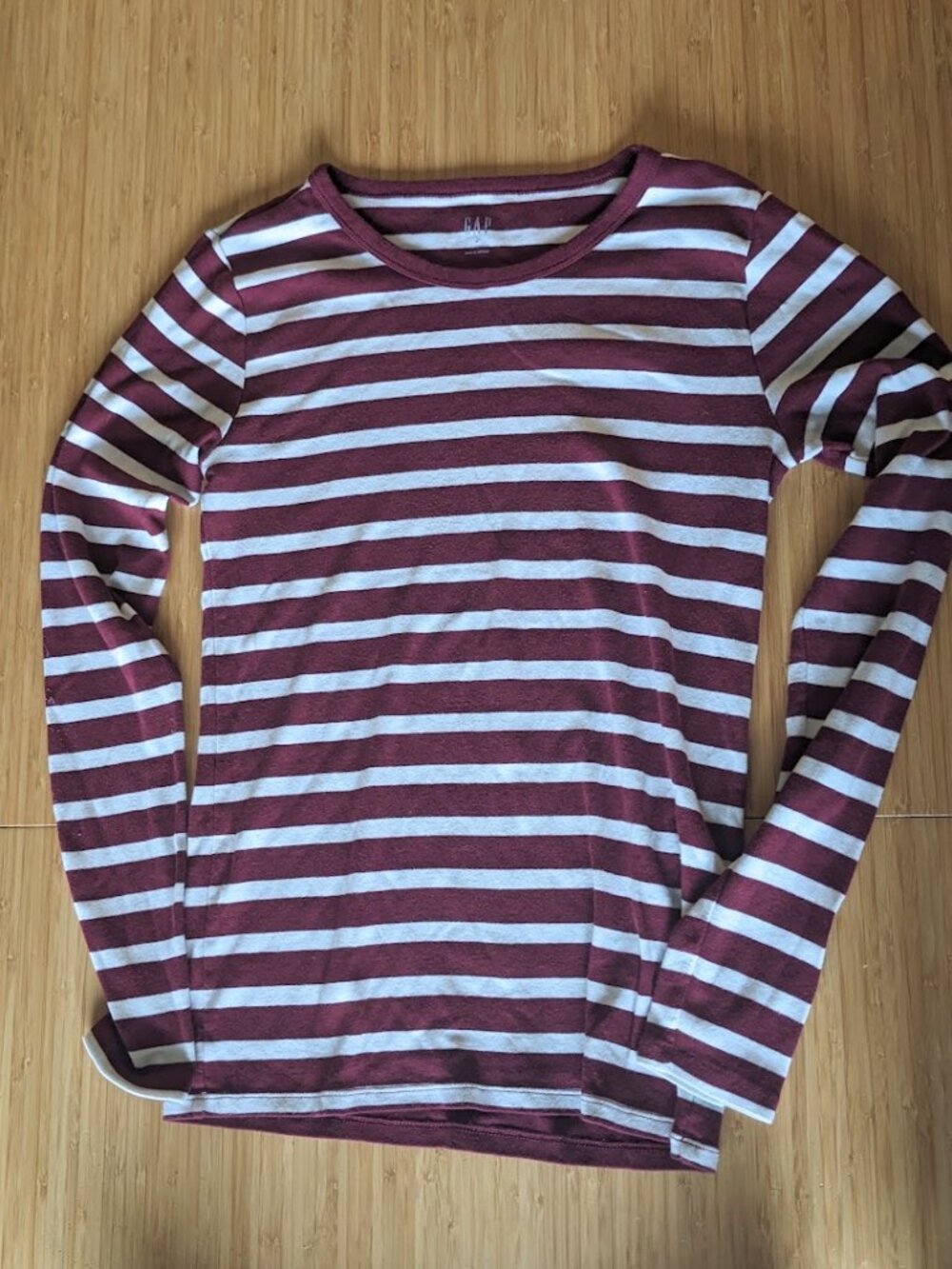 Gap burgundy + white striped l/s tshirt tee sz M